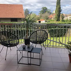 Moderne, Terrasse Et Parking , Romans-sur-Isere France